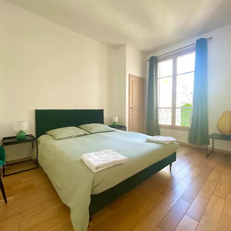 Gustave - Charming Eiffel Tower - Apartament
