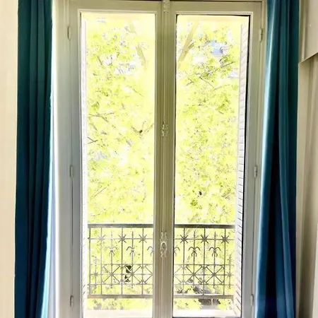 Gustave - Charming Eiffel Tower - París
