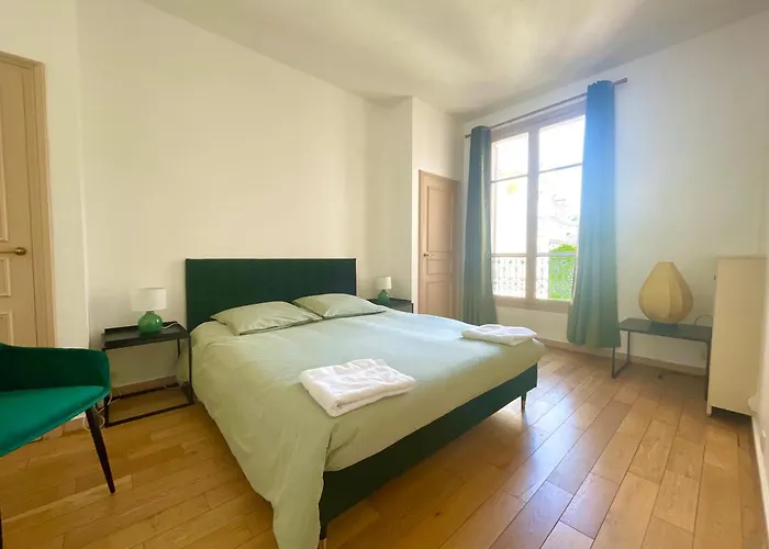 Gustave - Charming Eiffel Tower - Apartment